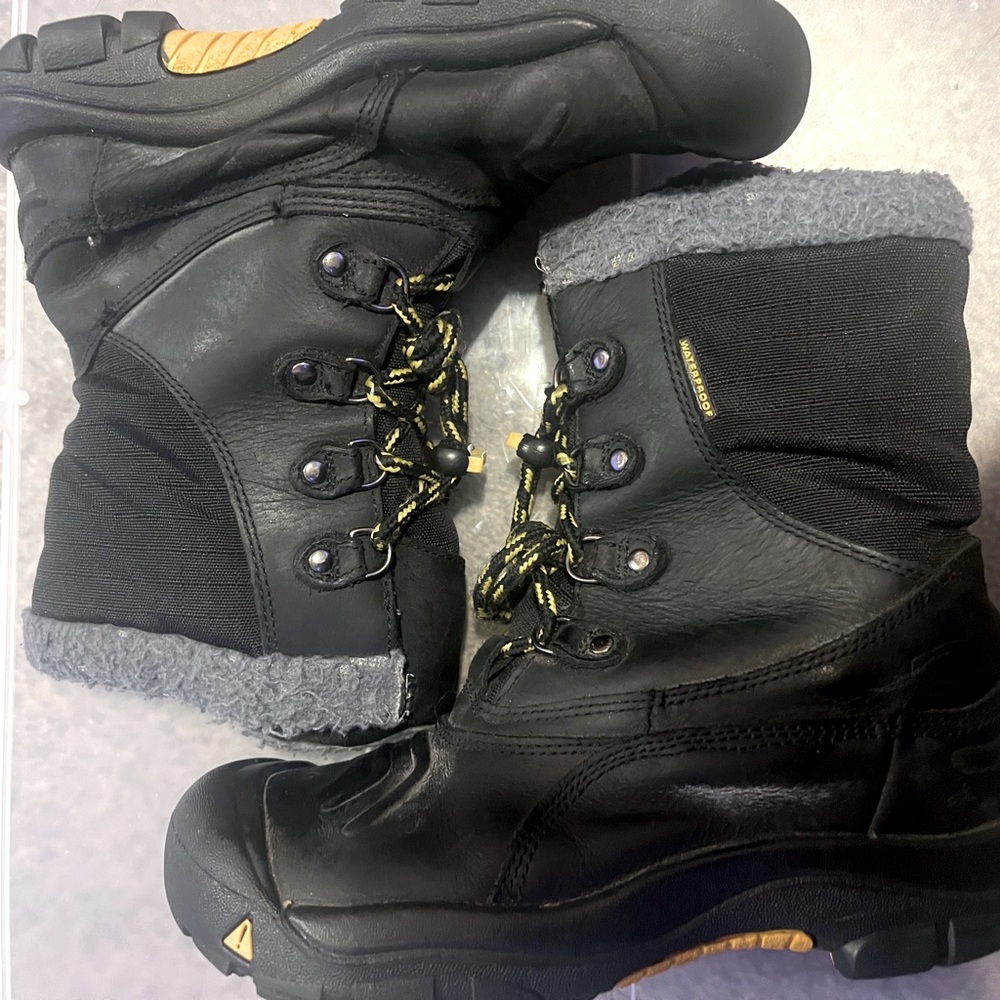 KEEN KIDS SHOES COMBAT BOOTS BLACK AND YELLOW